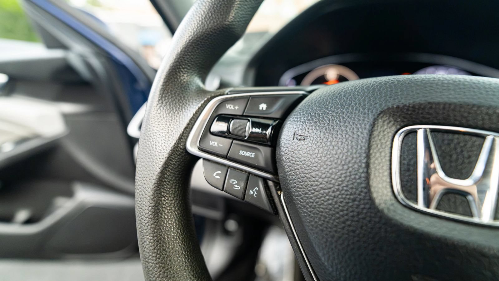 Used 2018 Honda Accord LX image 39