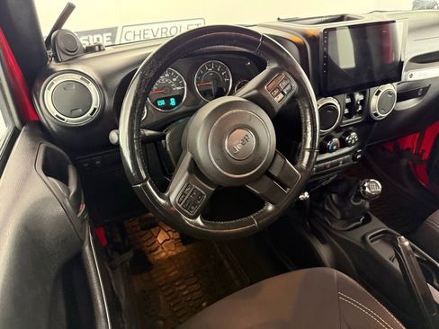 Used 2014 Jeep Wrangler Unlimited Rubicon w/ Connectivity Group image 23