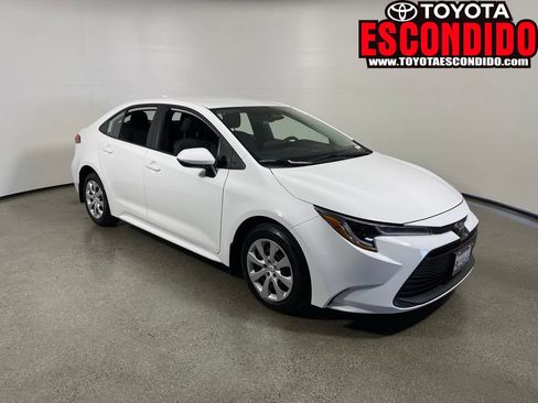 Certified 2025 Toyota Corolla LE FWD image 1