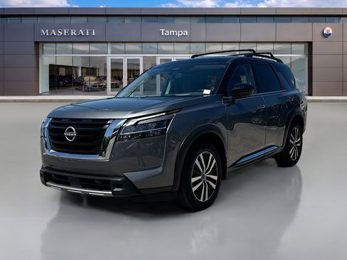 Used 2024 Nissan Pathfinder Platinum FWD image 7