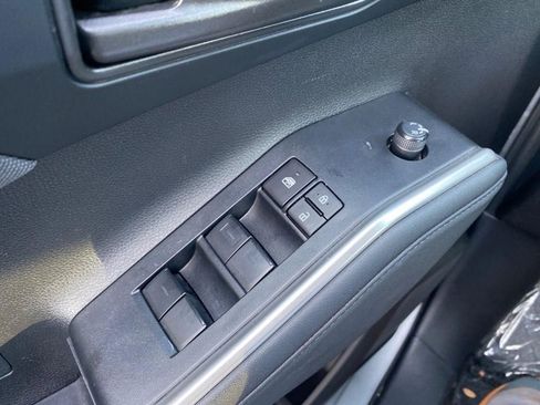 Used 2024 Toyota Highlander LE image 19