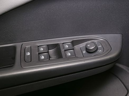 Certified 2022 Volkswagen Taos SE w/ Panoramic Sunroof Package image 46