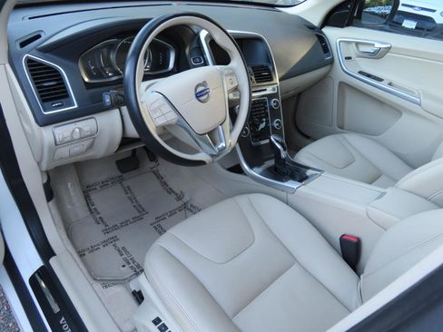 Used 2016 Volvo XC60 T5 Premier w/ Proximity Package AWD/4WD image 9