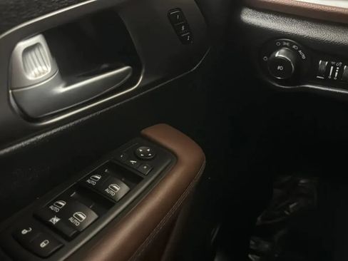 Used 2017 Chrysler Pacifica Limited FWD image 15