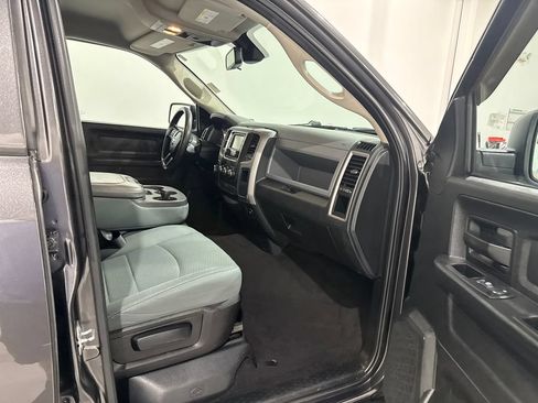 Used 2015 RAM 1500 Express RWD image 22