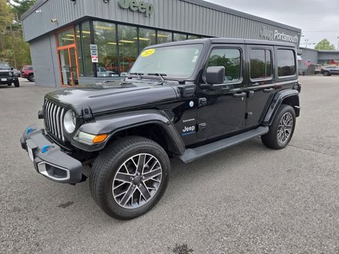 Used 2023 Jeep Wrangler Unlimited Sahara w/ Cold Weather Group AWD/4WD image 8