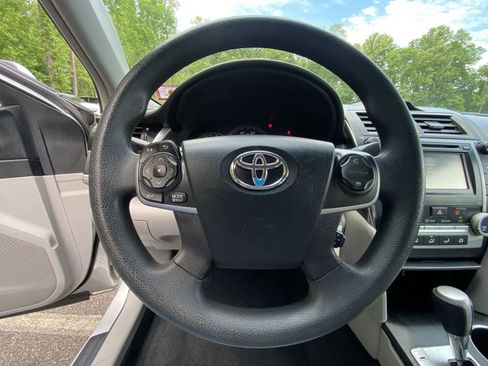 Used 2012 Toyota Camry LE FWD image 29