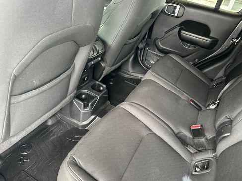Used 2021 Jeep Gladiator Willys image 11