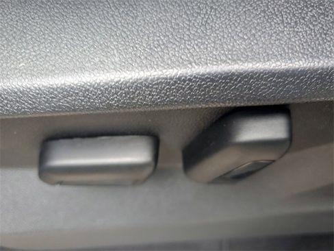 Certified 2025 Volkswagen Atlas Cross Sport SE image 19