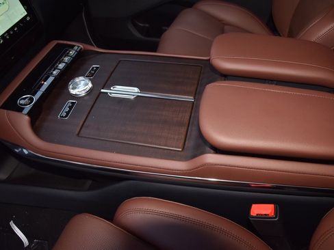 New 2025 Lincoln Navigator L Reserve image 34