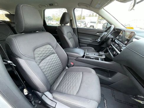 Used 2022 Nissan Pathfinder SV AWD/4WD image 31