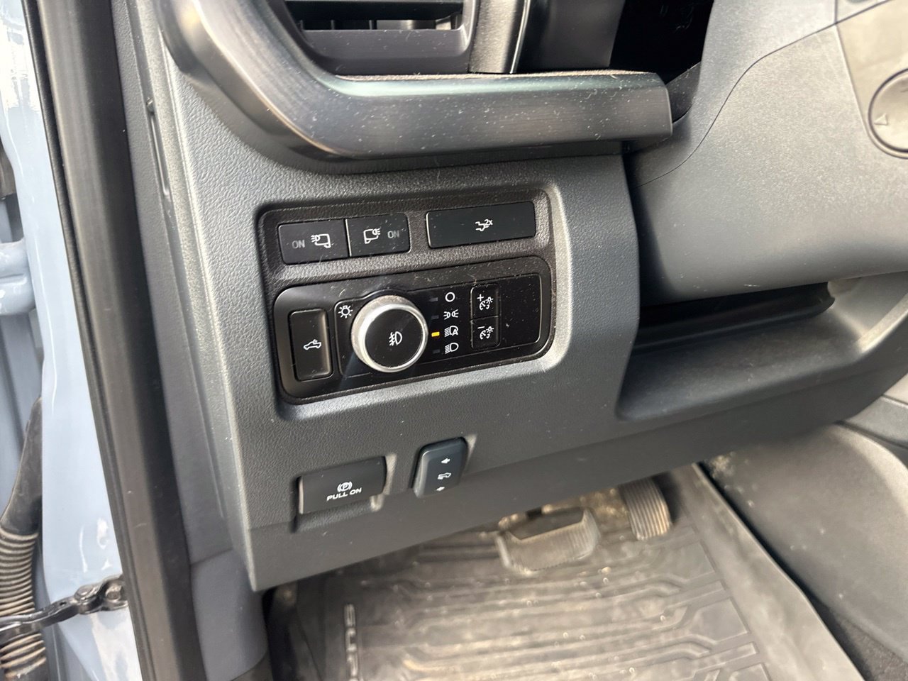Used 2024 Ford F250 Lariat w/ Sport Appearance Package AWD/4WD image 24