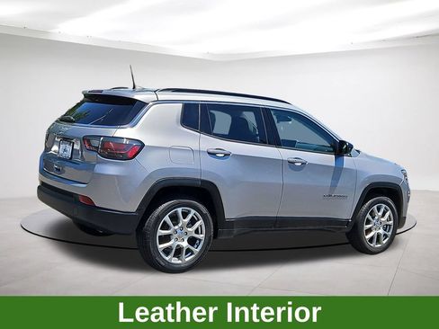 Used 2022 Jeep Compass Latitude w/ Sun and Sound Group AWD/4WD image 7