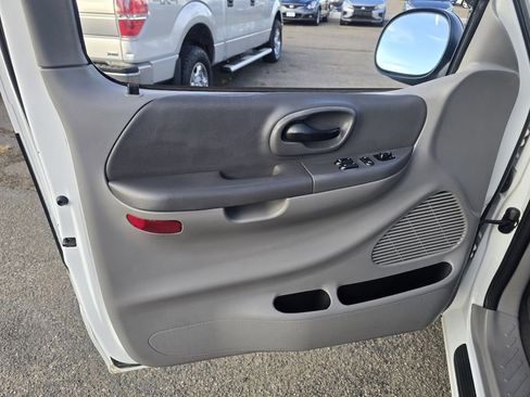 Used 2004 Ford F150 XLT image 9