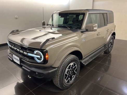 New 2025 Ford Bronco Outer Banks image 3