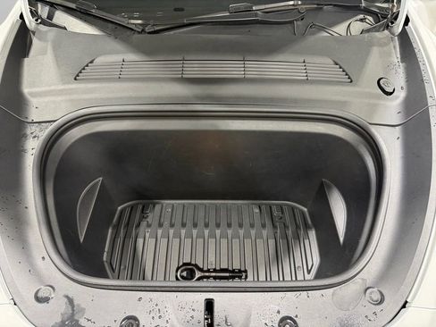 Used 2021 Tesla Model Y Long Range image 36