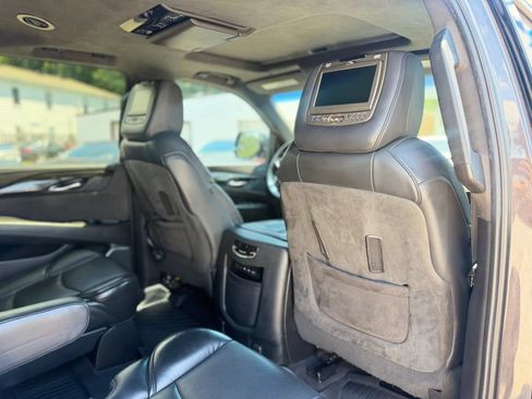 Used 2018 Cadillac Escalade ESV Platinum AWD/4WD image 18
