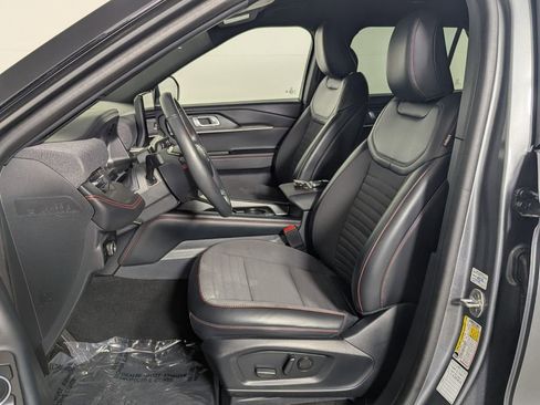 Used 2025 Ford Explorer ST-Line w/ ST-Line Street Pack image 12