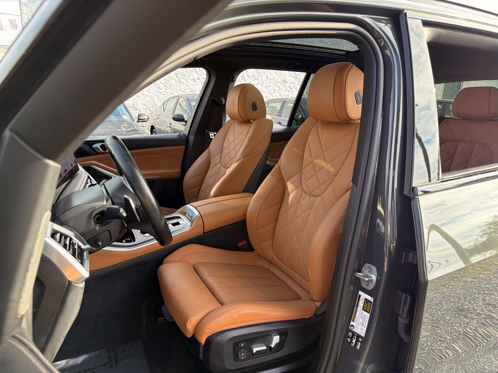 Used 2025 BMW X5 xDrive40i w/ M Sport Package AWD/4WD image 33