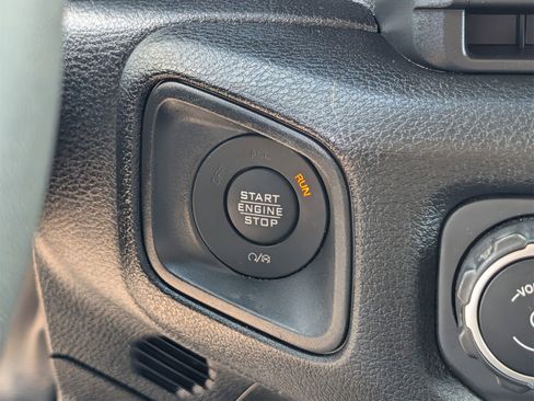 Used 2024 Jeep Wrangler Sport S image 17