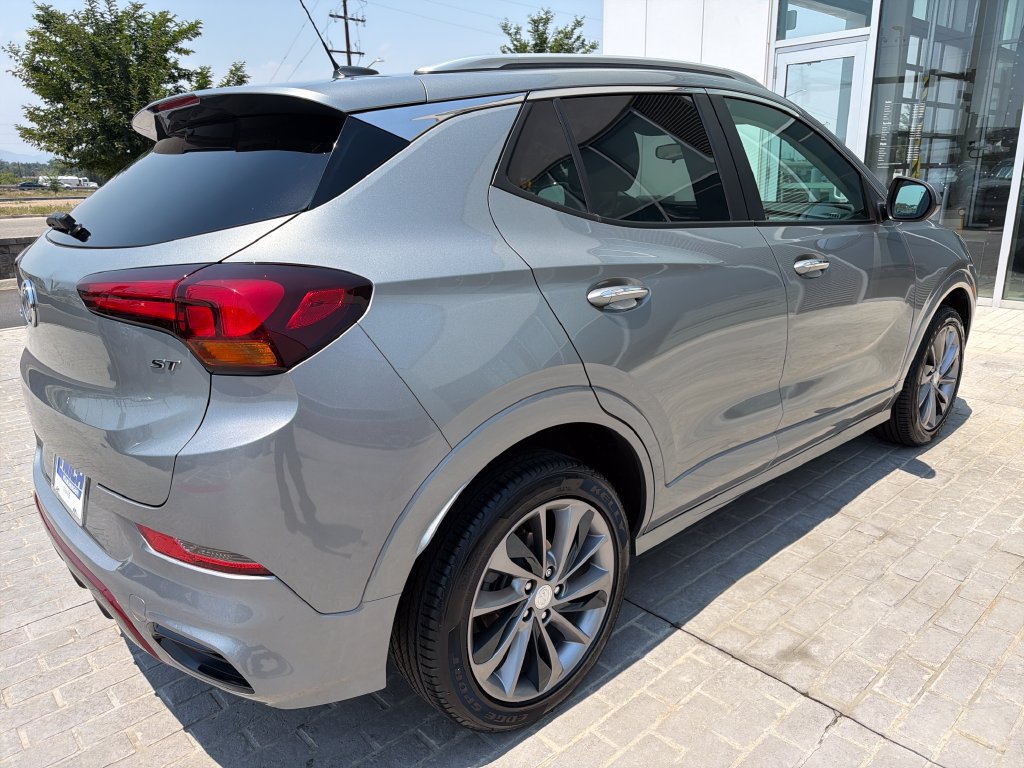 Used 2023 Buick Encore GX Select w/ Sport Touring Package FWD image 5