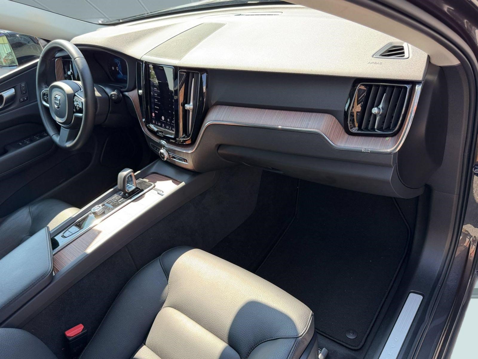 Certified 2024 Volvo XC60 B5 Plus w/ Protection Package Premier AWD/4WD image 31