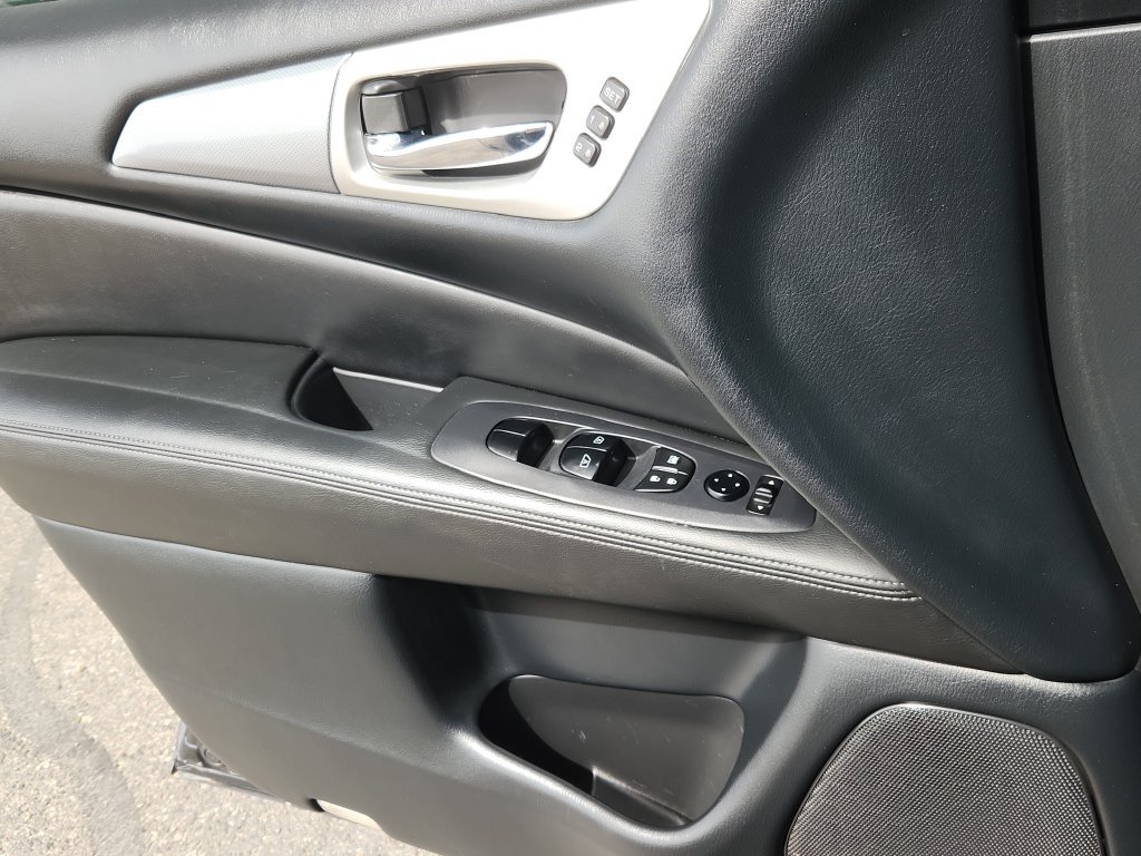 Used 2020 Nissan Pathfinder SL AWD/4WD image 9