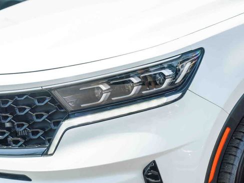 Certified 2023 Kia Sorento SX Prestige AWD/4WD image 8