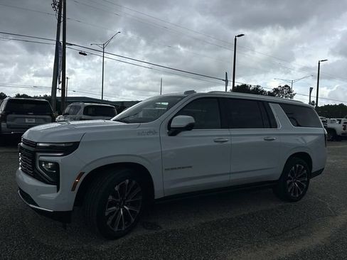Certified 2026 Chevrolet Suburban High Country AWD/4WD image 17