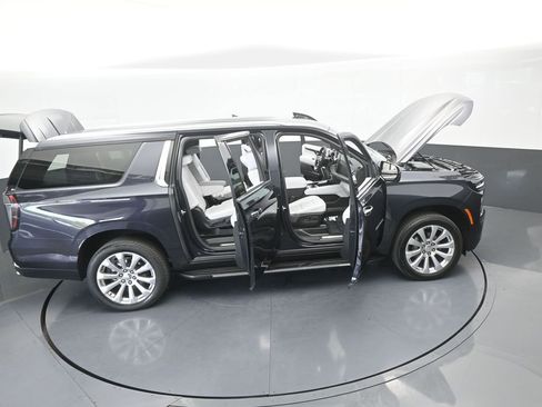 New 2025 Chevrolet Suburban Premier image 73