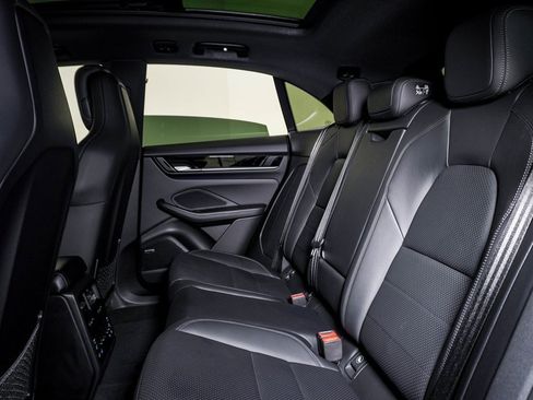 Certified 2025 Porsche Macan Electric image 17