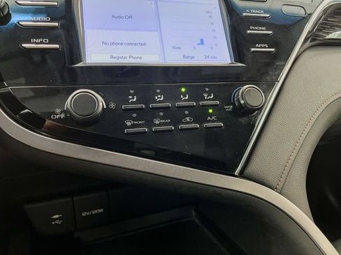 Used 2018 Toyota Camry LE image 25