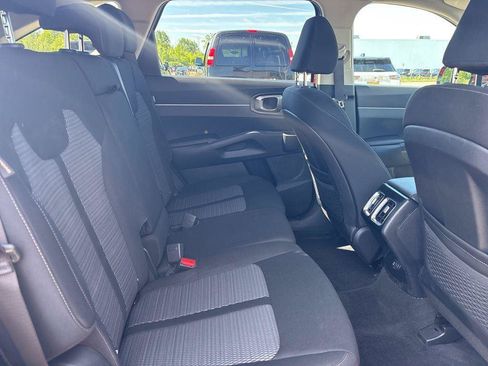 Used 2025 Kia Sorento LX FWD image 37