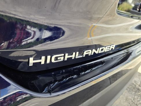 Used 2022 Toyota Highlander LE image 14