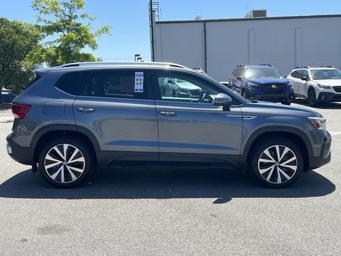 Used 2022 Volkswagen Taos SE FWD image 14