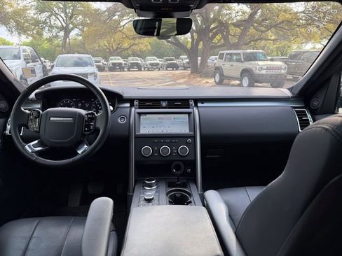 Used 2020 Land Rover Discovery Landmark image 18