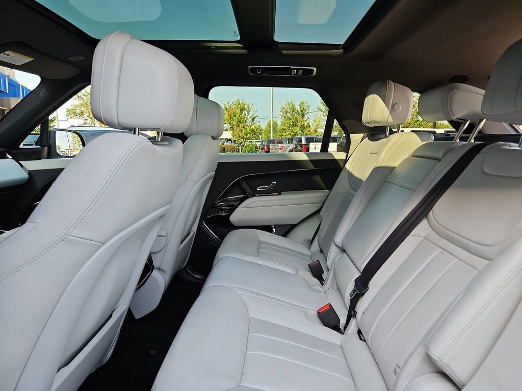 Used 2024 Land Rover Range Rover Sport SE AWD/4WD image 30