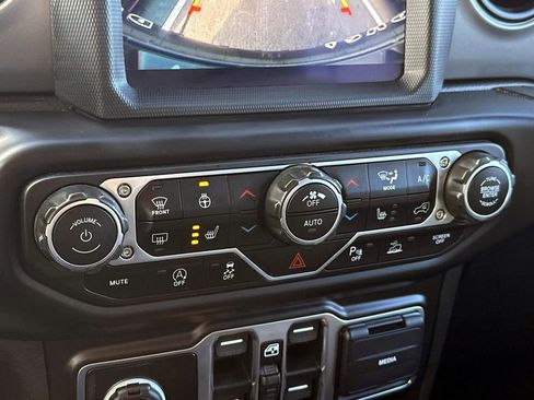 Used 2022 Jeep Wrangler Unlimited Sport image 28