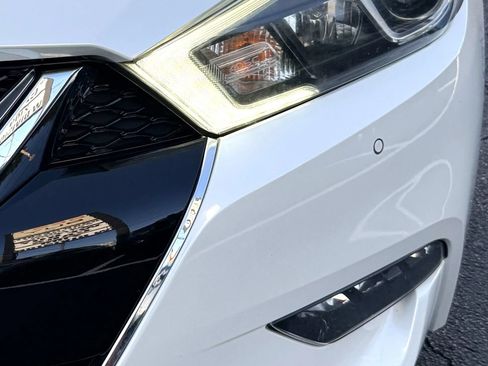 Used 2016 Nissan Maxima Platinum w/ Interior Lighting Package FWD image 9