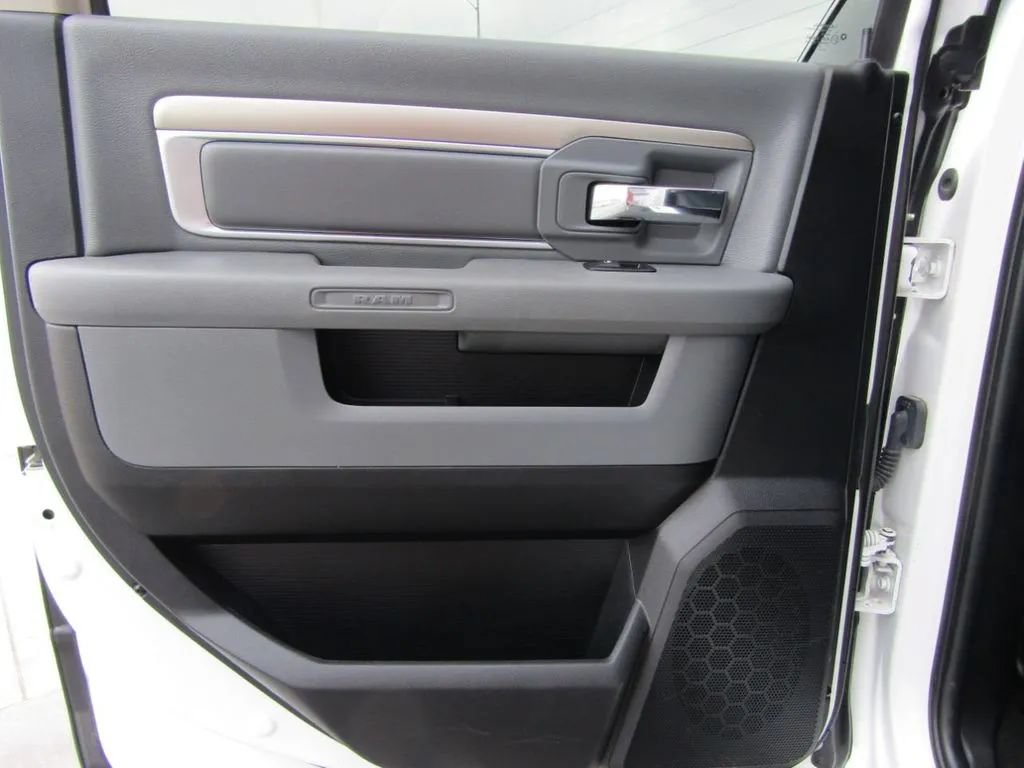 Used 2015 RAM 2500 SLT AWD/4WD image 40