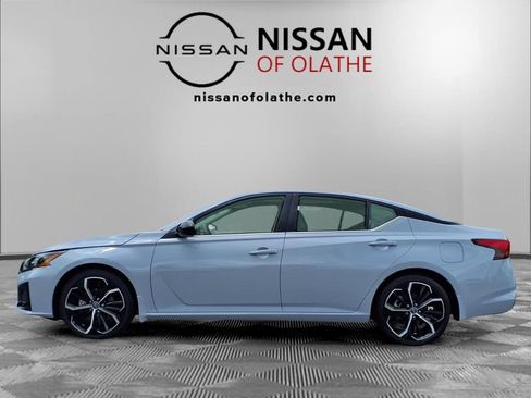 Used 2024 Nissan Altima 2.5 SR w/ SR Premium Package FWD image 23