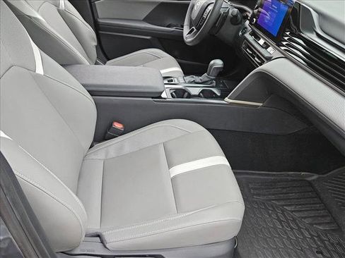 Used 2025 Toyota Camry SE w/ Convenience Package FWD image 21