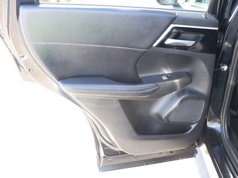 Used 2024 Mitsubishi Outlander SE image 13