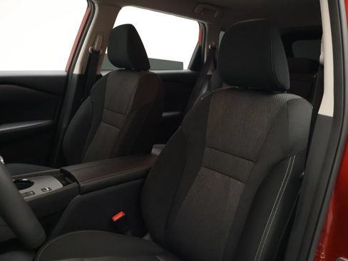 Used 2025 Nissan Rogue SV FWD image 13