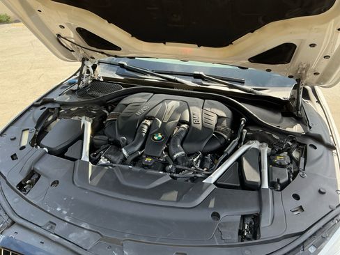 Used 2019 BMW 750i w/ M Sport Package image 23