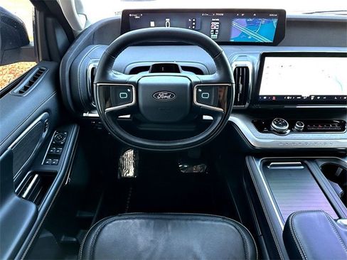 Used 2025 Ford Expedition Platinum w/ Driver's Package image 22