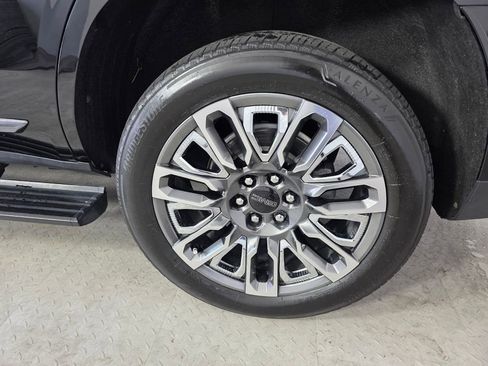 Used 2024 GMC Yukon Denali Ultimate AWD/4WD image 18