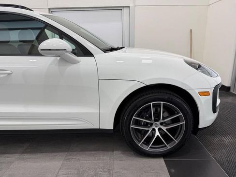 Certified 2025 Porsche Macan AWD/4WD image 11