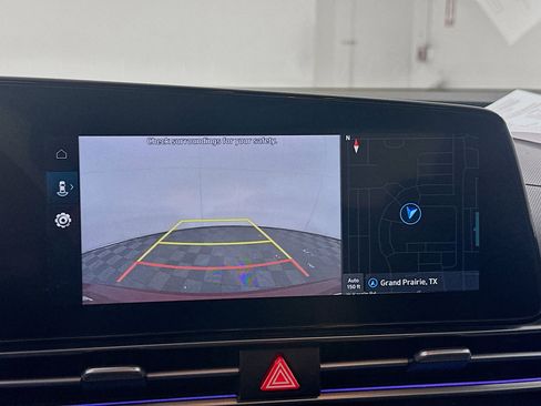 Used 2024 Hyundai Elantra SEL image 23