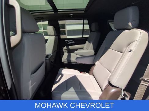 Used 2022 Chevrolet Tahoe LT w/ Luxury Package AWD/4WD image 27